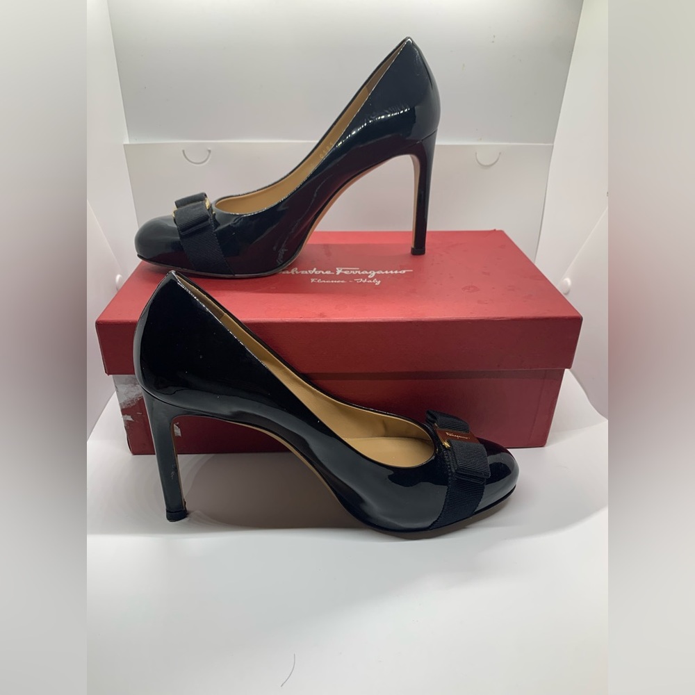 Salvatore Ferragamo Some Black Pimp Patent Bow Pumps Size 8